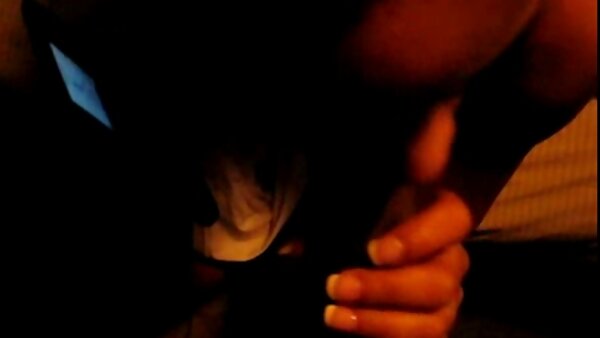 Kepala hitam awek 3gp Jepun yang menakjubkan dalam korset Miu Satsuki menghisap zakar kecil