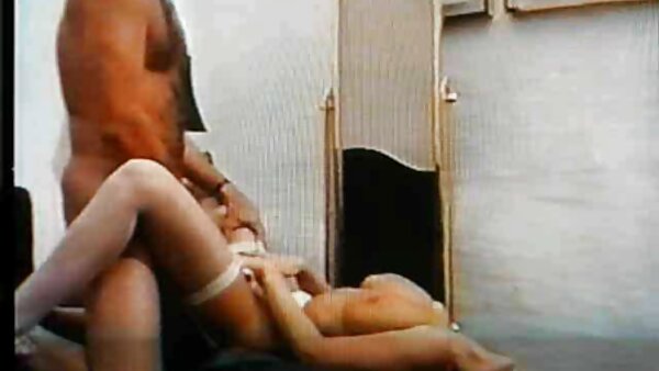 Anak patung seks berambut gelap Roxy Mendez menggosok kelentitnya video sexx budak sekolah dengan penuh ghairah