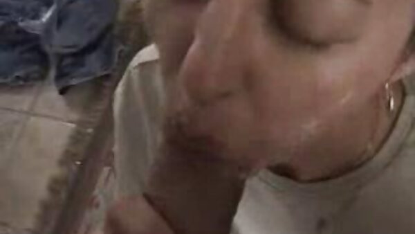 Manis remaja pemalu mendapat mulut kacau oleh 2 kancing BDSM yang sukar main tetek gebu