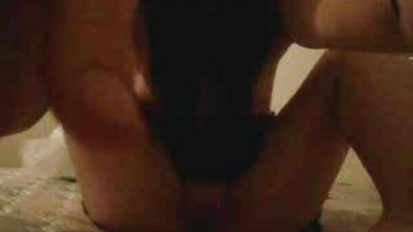 Si cantik si rambut coklat menawan Logan Drae menggosok awek main seks pukinya yang berbulu dengan kegembiraan